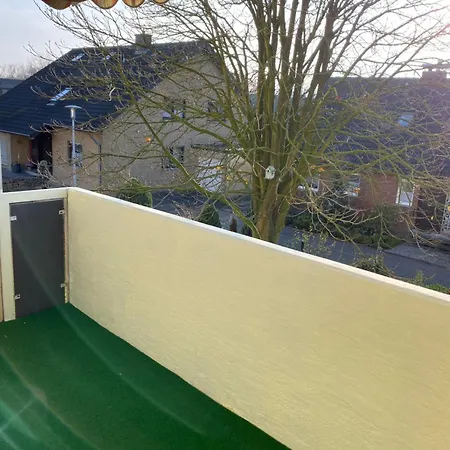 Apartment Moeblierte 2 Mit Balkon